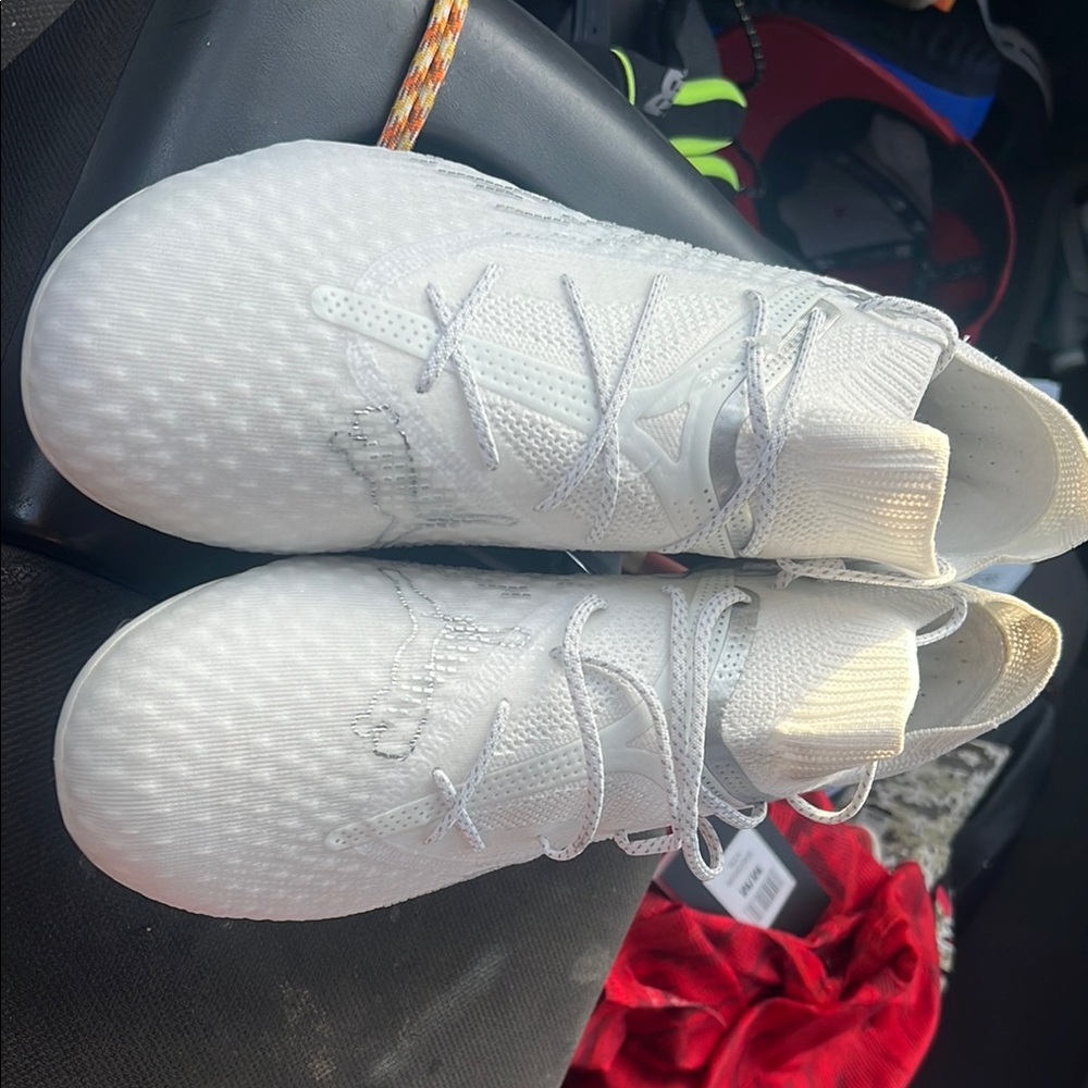Women's White Soccer Cleats - Picture 2 of 3